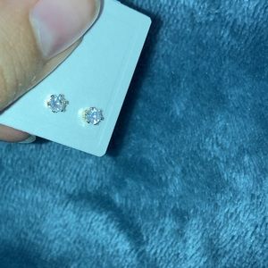 White zircon stud earrings